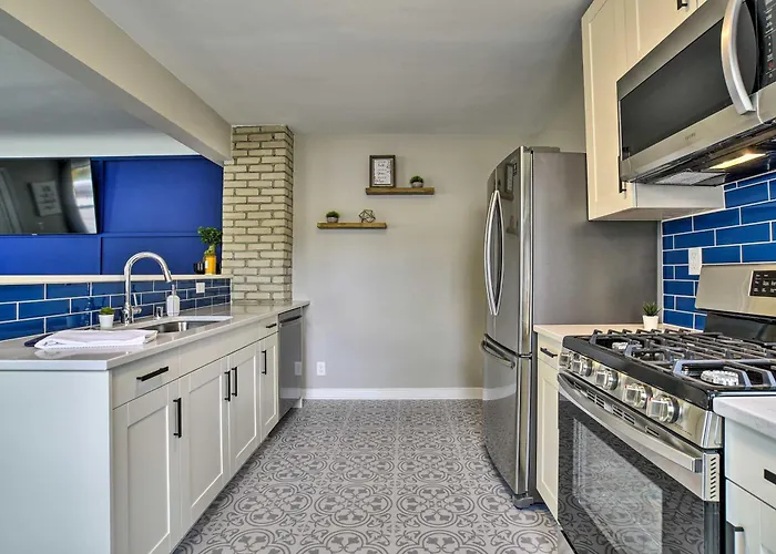 Mpls Duplex W/ Wifi & Kitchen: 5 Mi To Dtwn!