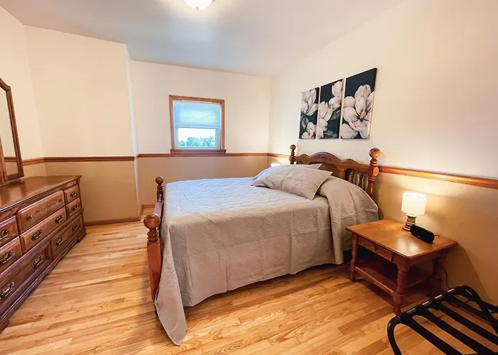 3 Bedroom Home Outside Of Berlin, Patio With Hot Tub!