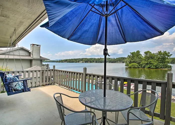 Balcony & Lake Access: Hot Springs Getaway!