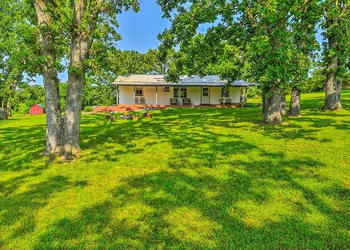 Quiet Country Home In Ava With Chic Interior!