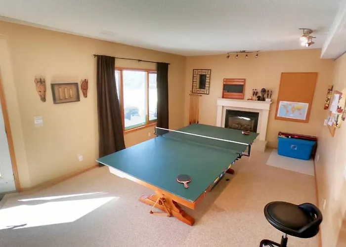 Sunny & Cozy Suite With Ping Pong & Pool Table