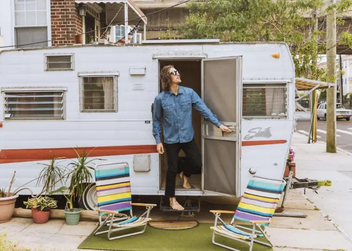60S Surf Camper With Nyc Skyline View In Rockaway Beach New York