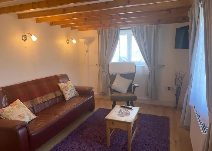 Hillview Cottage