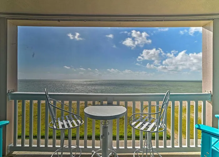 Oceanfront Corpus Christi Condo: Resort Perks!