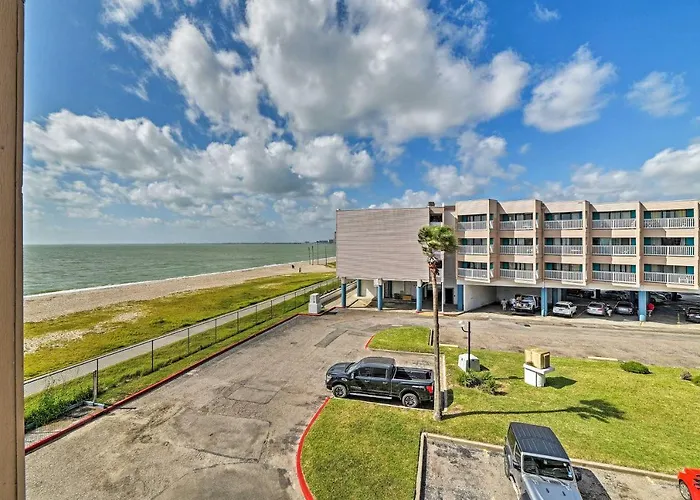 Oceanfront Corpus Christi Condo: Resort Perks!