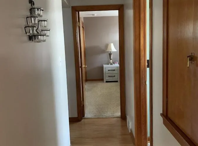 Niagara Falls Private Brick Vacation Home