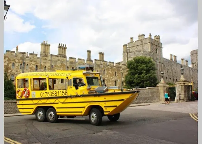 Windsor Town Centre Victorian Townhouse Sleeps 6