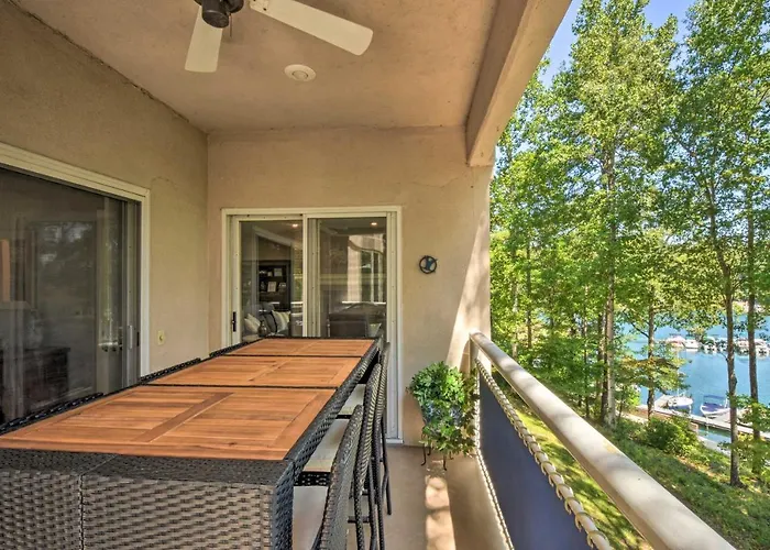Resort-Style Condo W/ Balcony On Lake Keowee