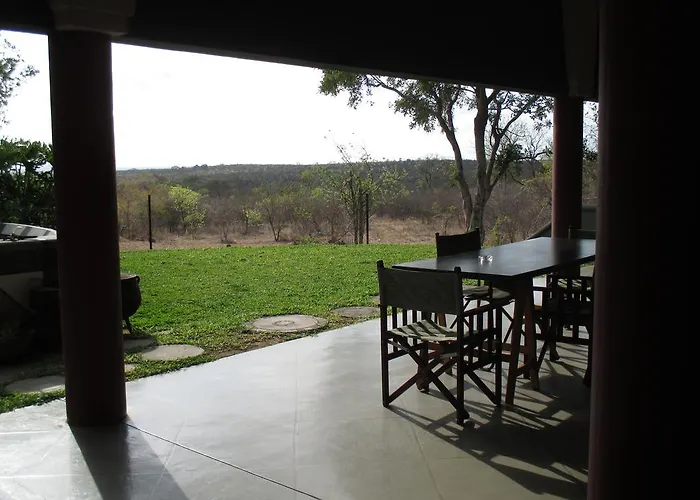 Tingala Lodge - Bed In The Bush