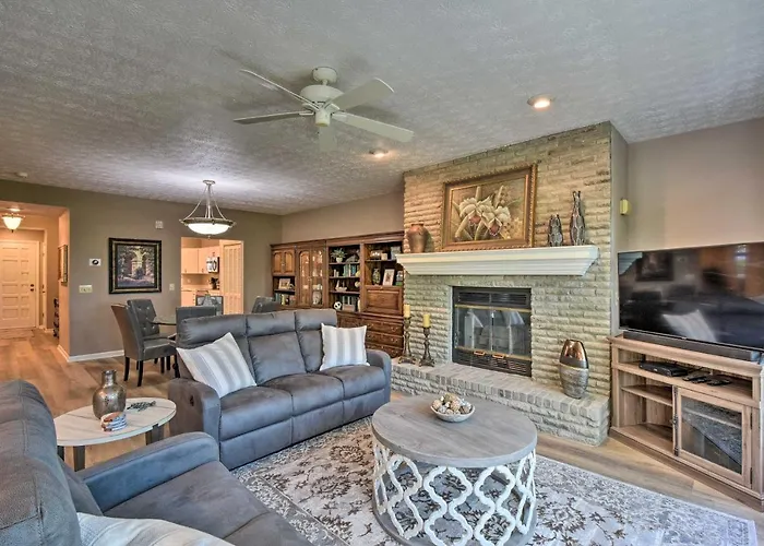 Resort-Style Condo W/ Balcony On Lake Keowee