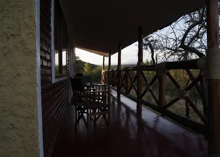 African Sunrise Lodge And Campsite