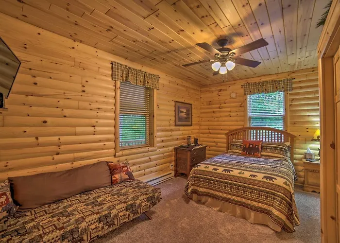 Updated Manistique Log Cabin, Yard & Fire Pit
