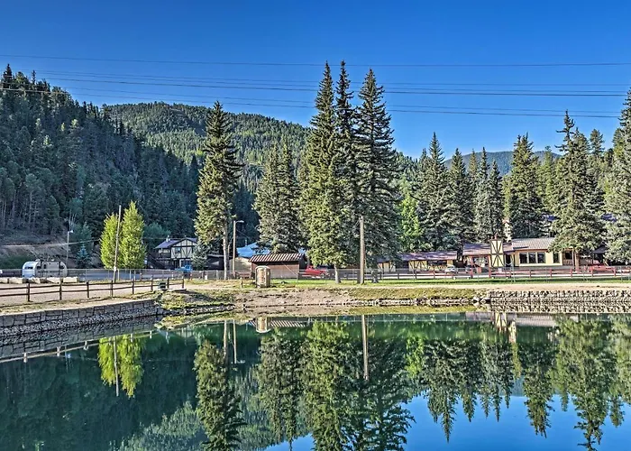 Red River Townhome With Balcony & Mtn Views!