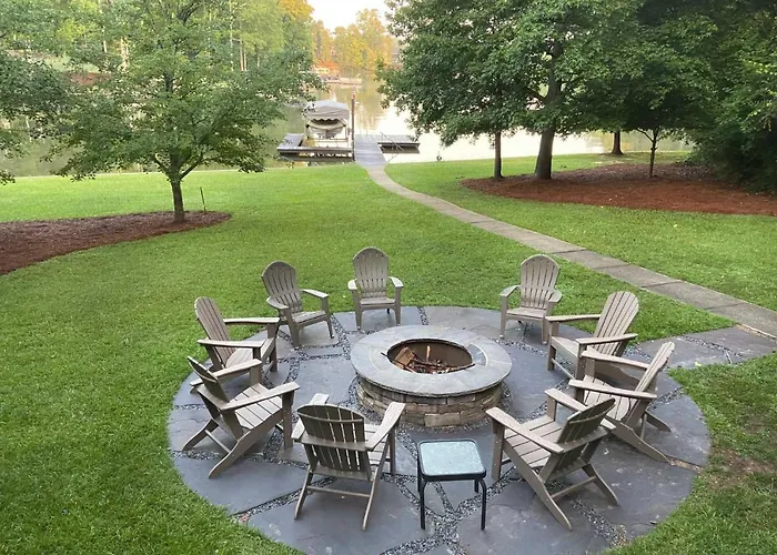 Lakefront House With Private Dock + Fire Pit!