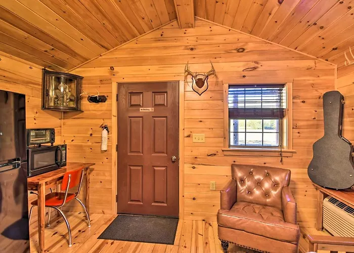 Rural Cabin Hideaway W/ Fire Pit & Mtn Views!