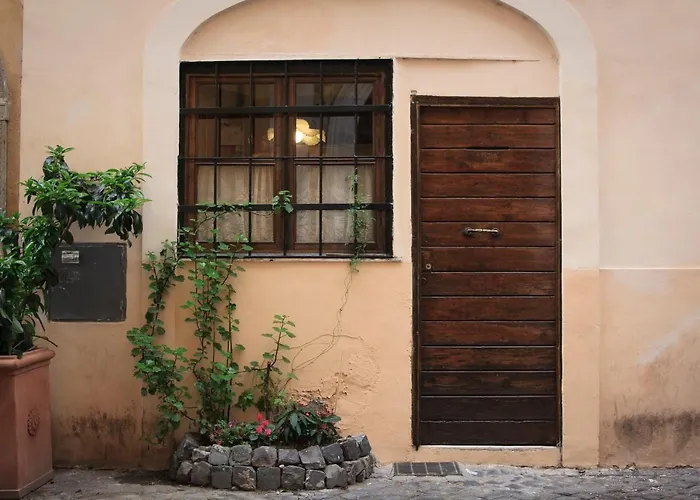 Trastevere, Pretty,Central,Economic Rom