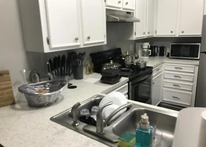Modern Designer Townhouse 2Br Ideal For Long Stays!