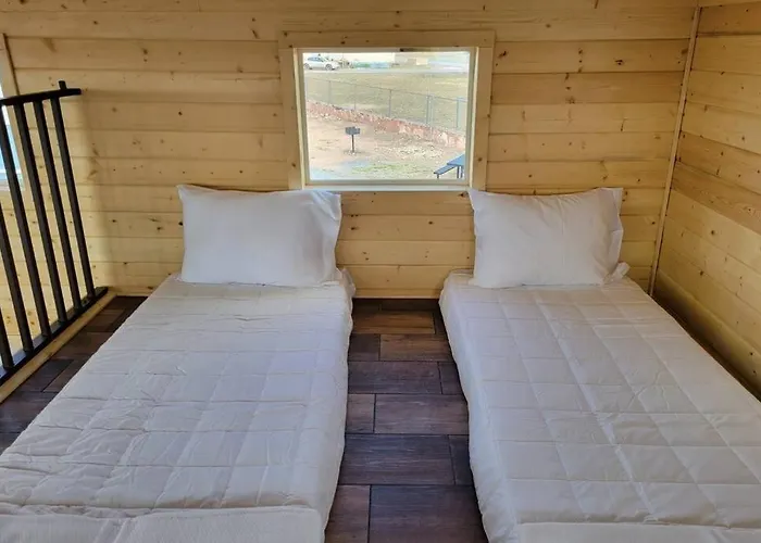 076 Tiny Home Nr Grand Canyon South Rim Sleeps 8