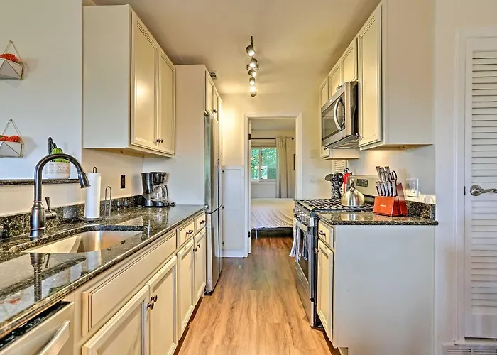 Vernon Condo W/ Deck, Near Appalachian Trail!