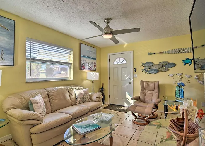 Comfy Dunedin Escape: 1 Block To Main Street!