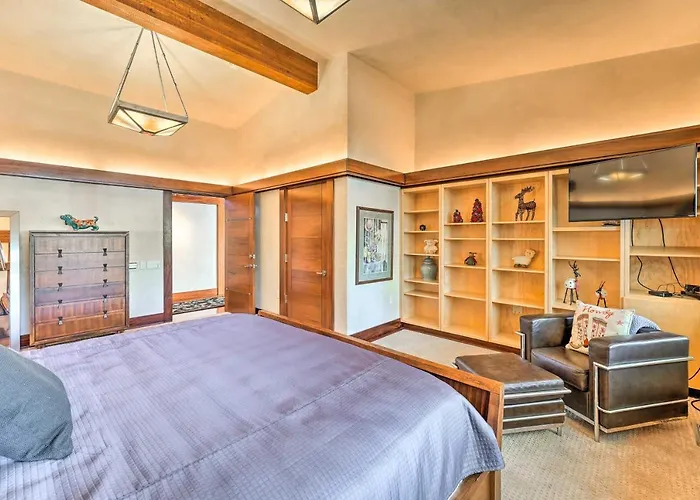 Sun Valley Estate W/ Private Pool, Theater & Gym