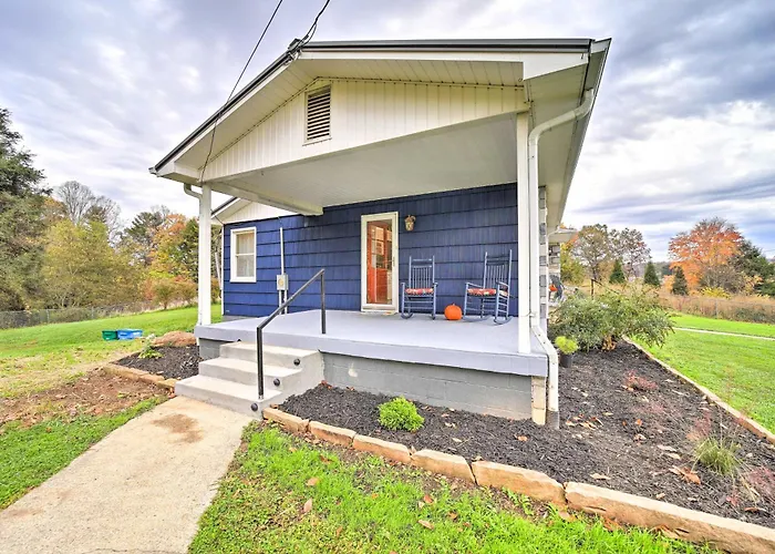 Home W/ Yard: 8 Mi To French Broad River Park