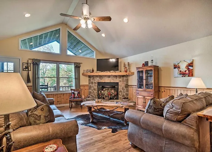 Hiawassee Cabin W/ Mtn Views < 1 Mi To Lake!