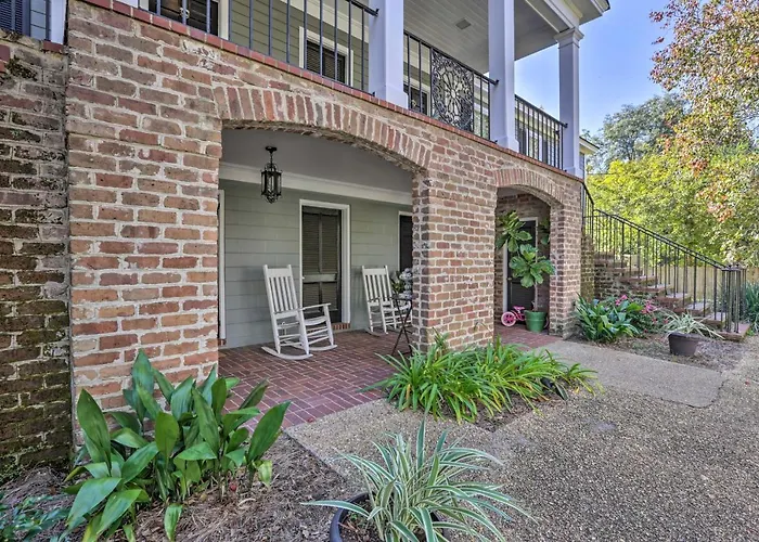 Walk To Broad St: Central Thomasville Condo