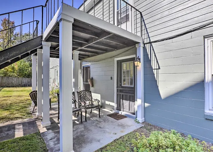 Walk To Broad St: Central Thomasville Condo