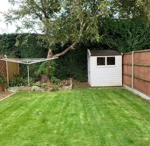 Cheerful 3 Bedroom Home Close To Beach And High St