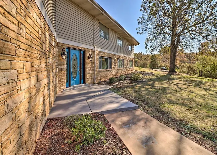 Large Home W/ Games: 4 Mi To Bull Shoals Lake!