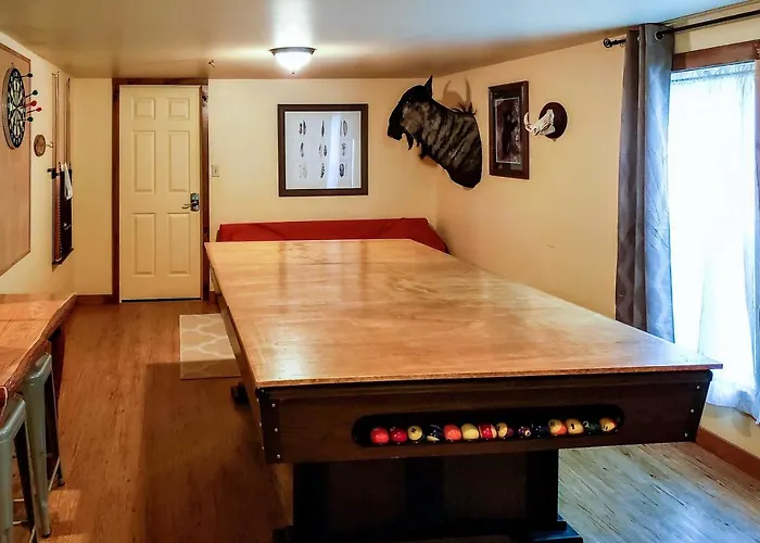 180-Acre Farm: 'The Lodge' In Klingerstown!