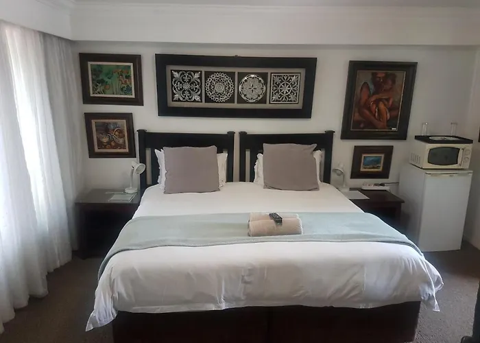 Izimbali Lodge And Restaurant