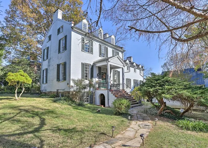 Historic Warrenton Home W/ Patio & Hot Tub!