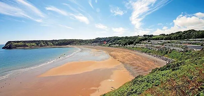 Lydstep Beach Bayview 3-Bedroom Holiday Home