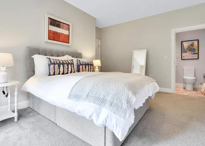 Quay House, North Coast 6 Bedroom Holiday Home