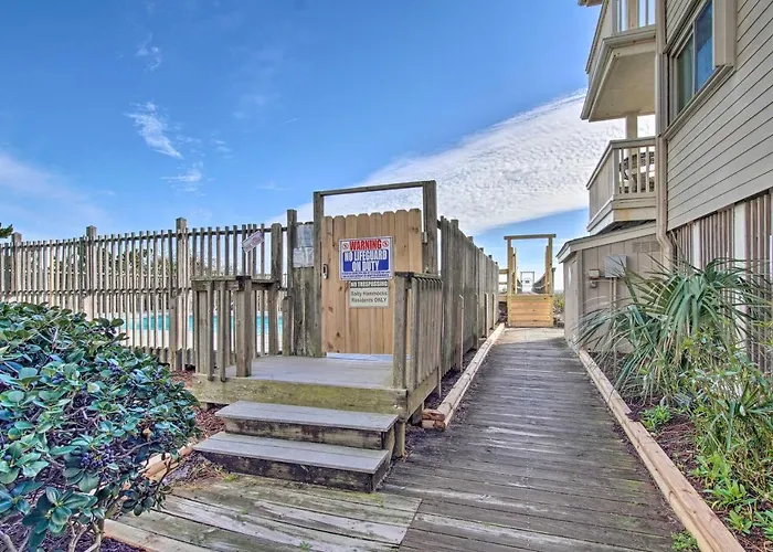 Walk To Shore! Ocean-View Condo In Carolina Beach