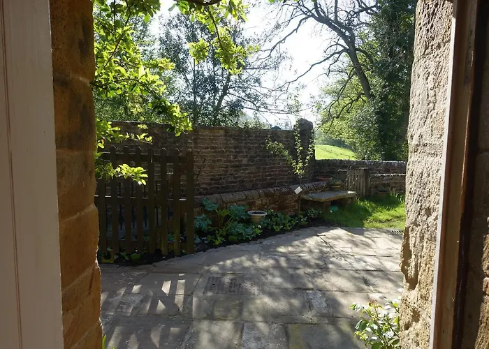 Shed End, In 18Th Century Lothersdale Mill Bd20 8En