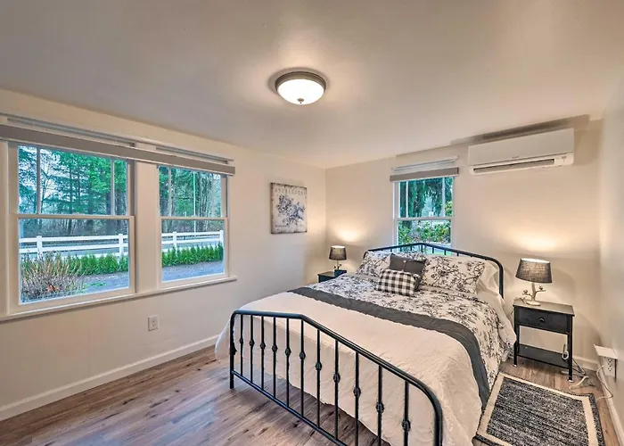 2-Acre Farmhouse In Redmond W/ Deck & Grill!