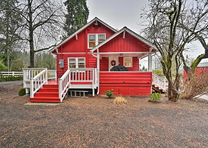 2-Acre Farmhouse In Redmond W/ Deck & Grill!
