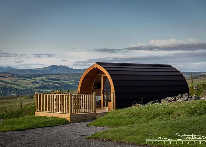 Beinn A Ghlo Luxury Glamping Pod With Hot Tub & Pet Friendly At Pitilie Pods