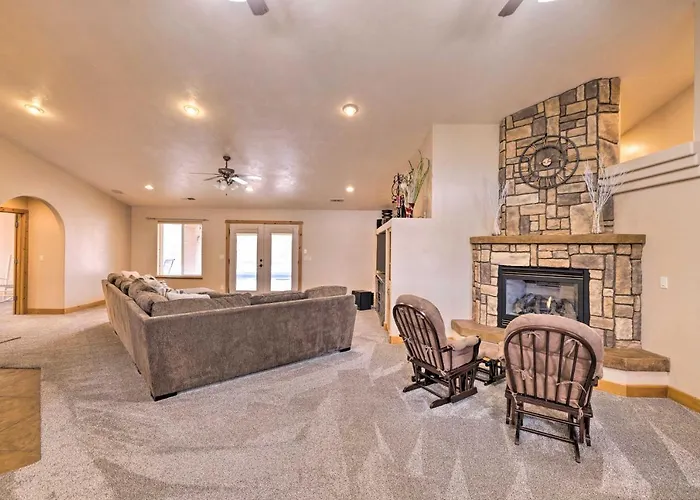Hurricane Home W/ Pool & Spa ~ 25 Mi To Zion!