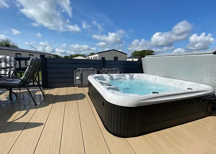Puddleducks, Dog Friendly Hot Tub Lodge