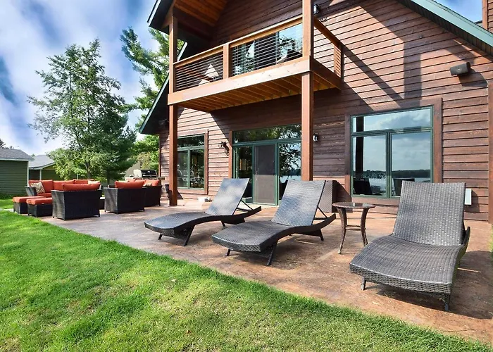 Cabin W/ Gradual Slope To Sandy Bottom Swimming!