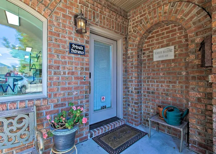 1/2 Mi To Riverwalk! Historic Dtwn Southport Condo