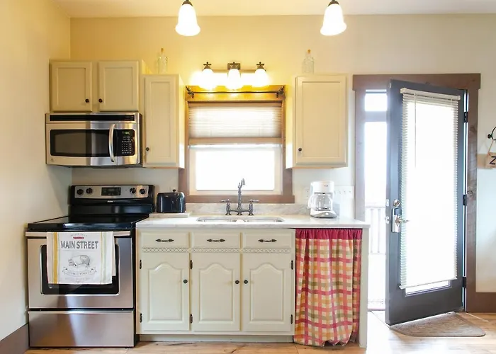 Village Dreams Cottage By Amish Country Lodging