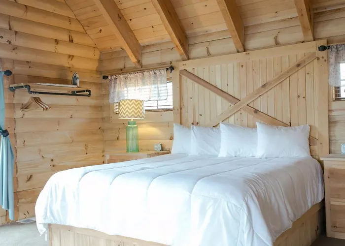 Hummingbird Haven Cabin By Amish Country Lodging