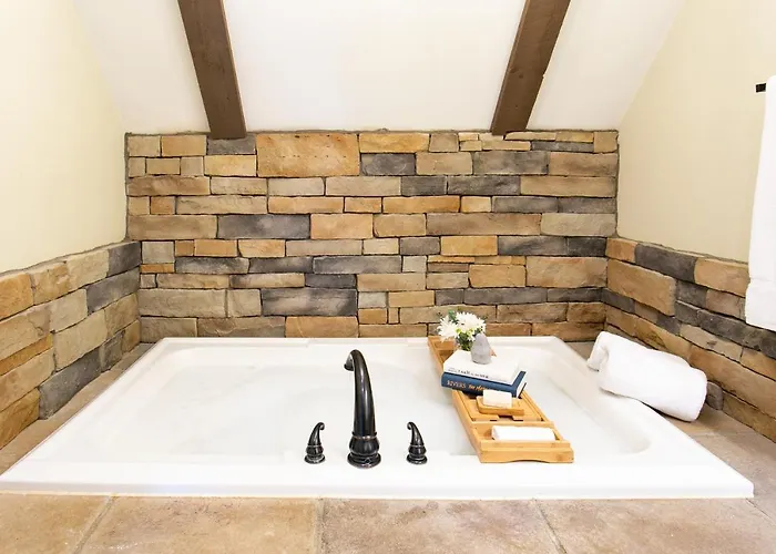 Village Dreams Cottage By Amish Country Lodging