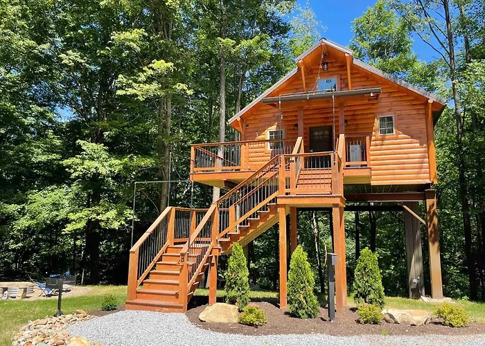 Cricket Hill Treehouse B By Amish Country Lodging