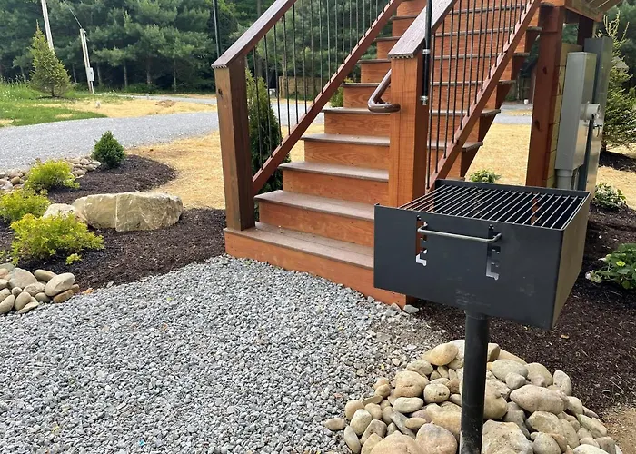 Cricket Hill Treehouse B By Amish Country Lodging